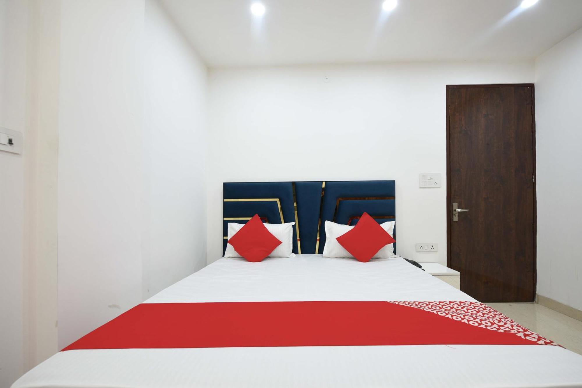 Hotel O Empire State Делхи Екстериор снимка