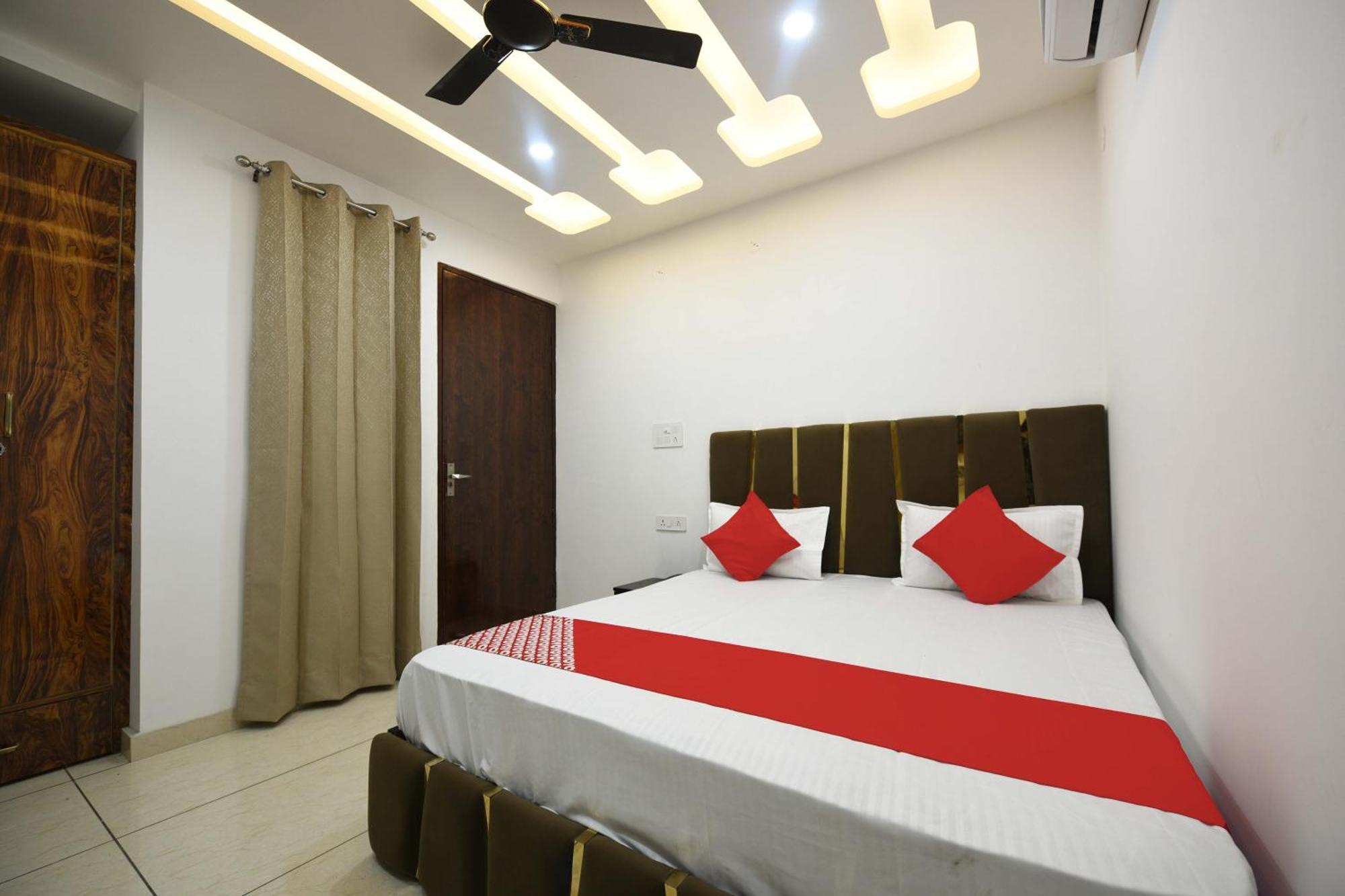 Hotel O Empire State Делхи Екстериор снимка